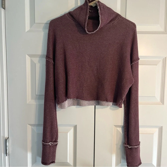 OUT FROM UNDER Camino Thermal Cropped Cutoff Turtleneck Shirt Top Size Medium - Picture 1 of 8